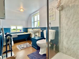 Family Bathroom- click for photo gallery